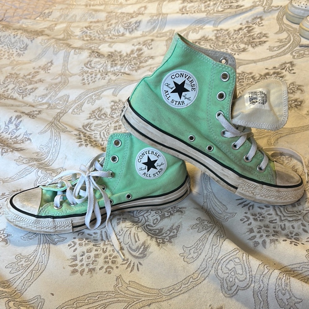 Converse Green High-Top Sneakers Canvas Lace-Up size 8 women’s/size 6 in men’s